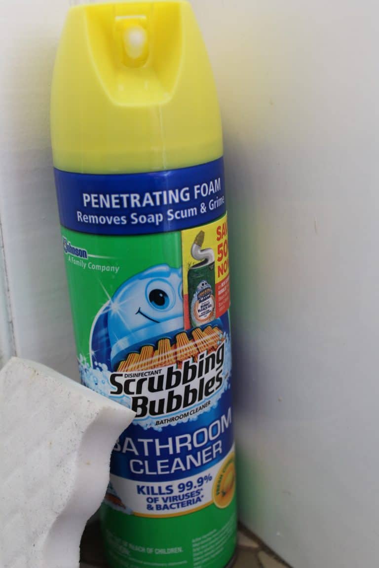 How to Get a Sparkling Clean Bathroom (The Easy Way!)