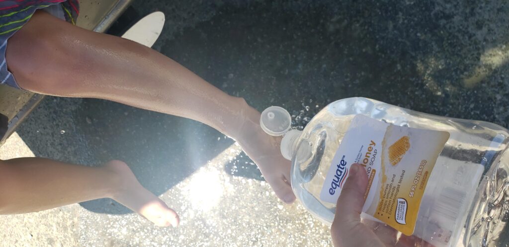 using water bottle to get sand off feet