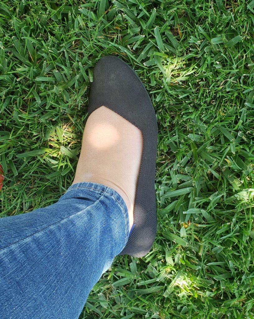 black round toe rothys flats