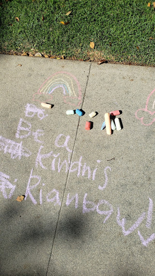 chalk drawing: be a kindess rainbow