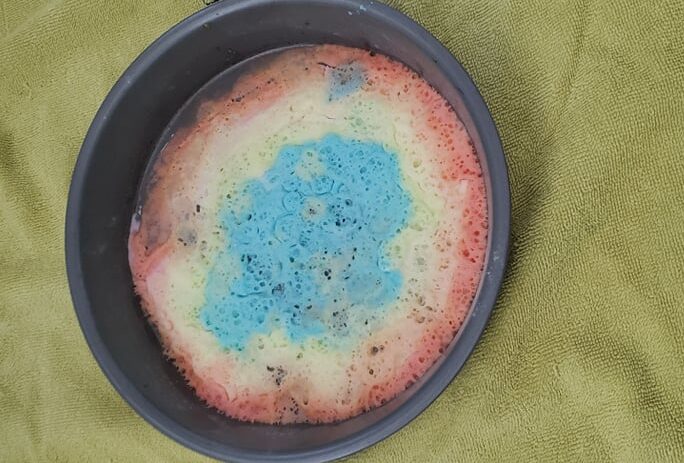 rainbow pattern in baking soda