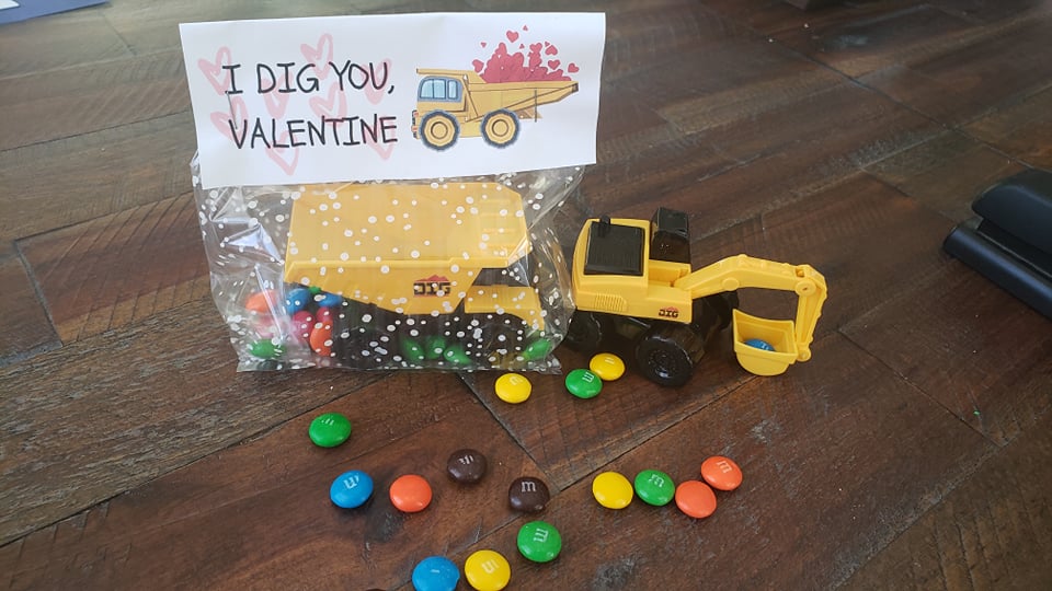 assembled construction theme valentine bags